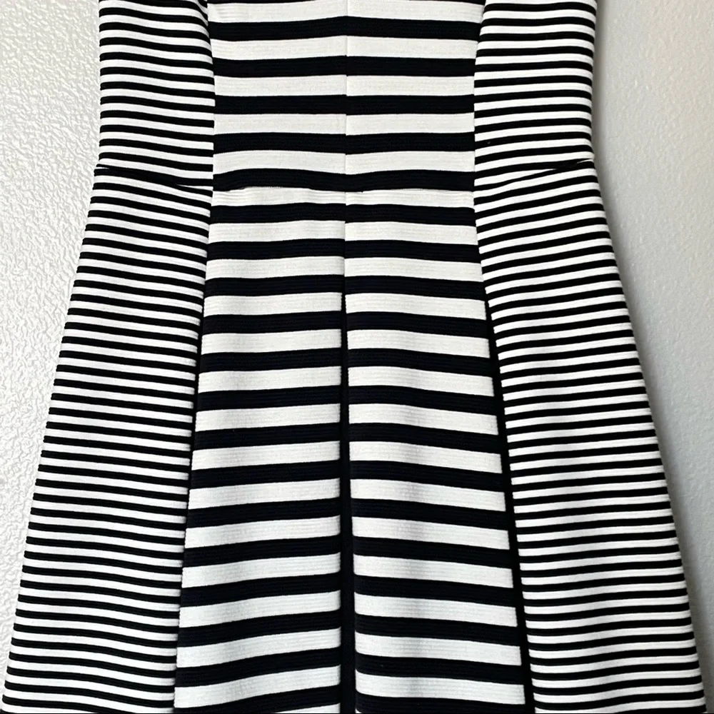 NWT Banana Republic Knit Short Sleeve Faille Black/White Striped Dress Size 2 - Picture 4 of 10